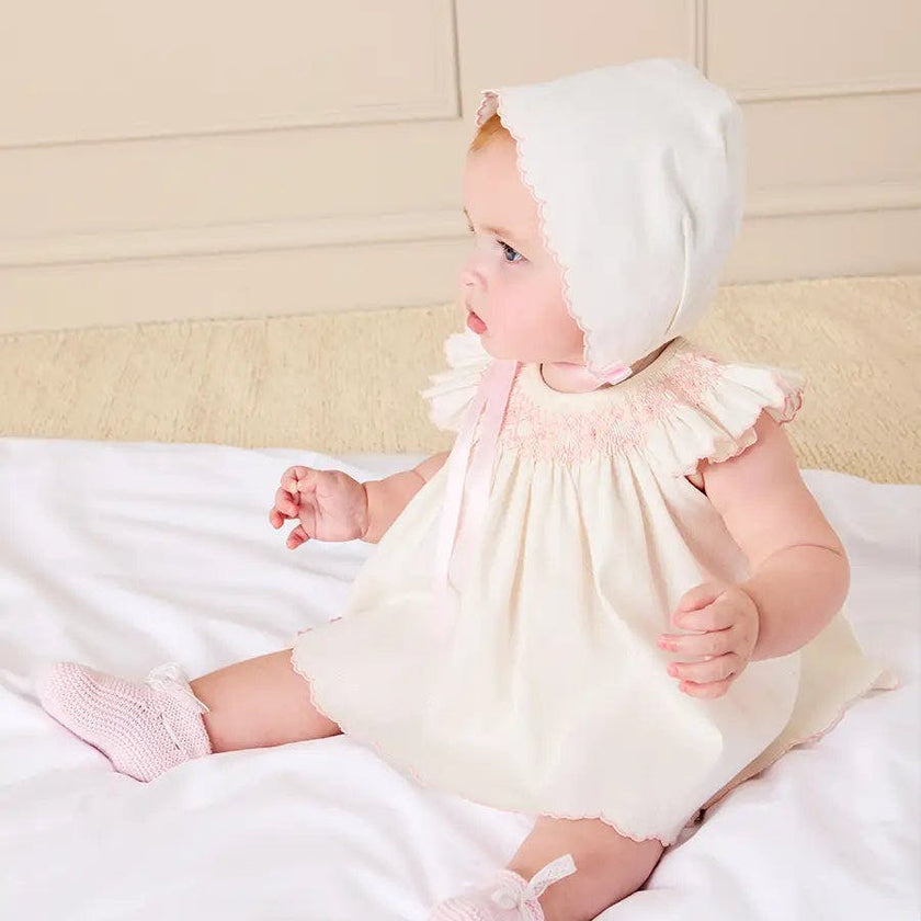 Scallop Edge Embroidered Bonnet in Pink (XS-M)