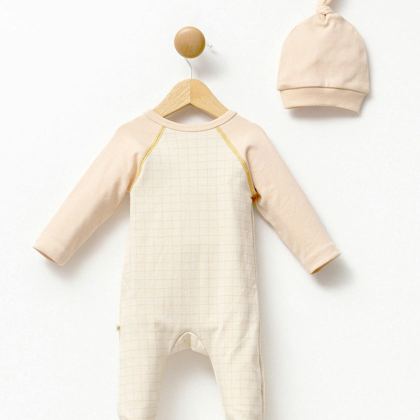 Peach Giraffe Graphic Babygrow & Hat