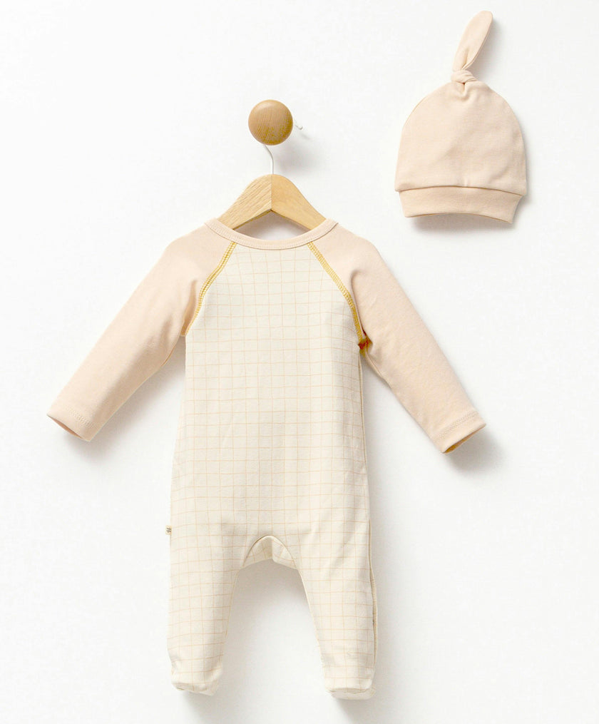 Peach Giraffe Graphic Babygrow & Hat