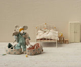 Baby mouse in carry cot - Rose