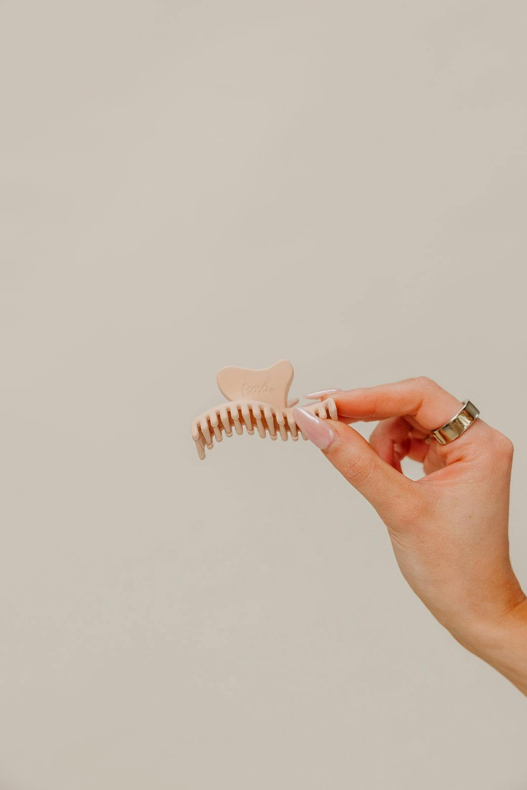 KAXI WAVY MINI HOLD EVERYTHING CLAW