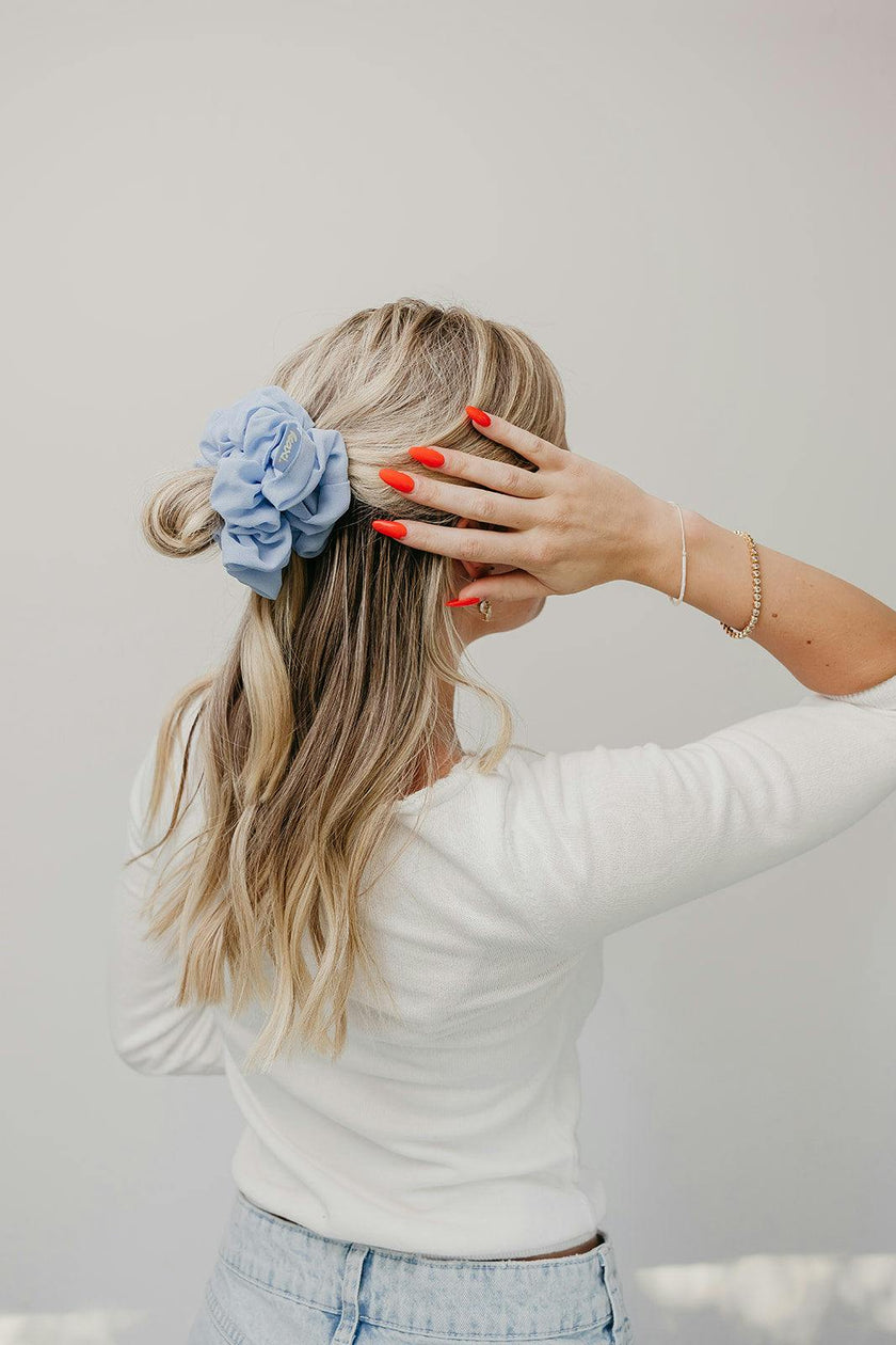 OVERSIZED SCRUNCHIE