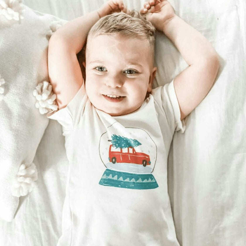 graphic tee | snow globe