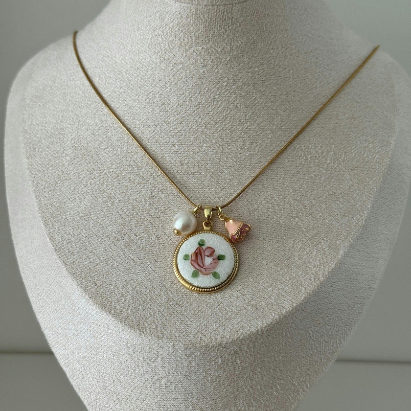 Elisa Pendant Necklace