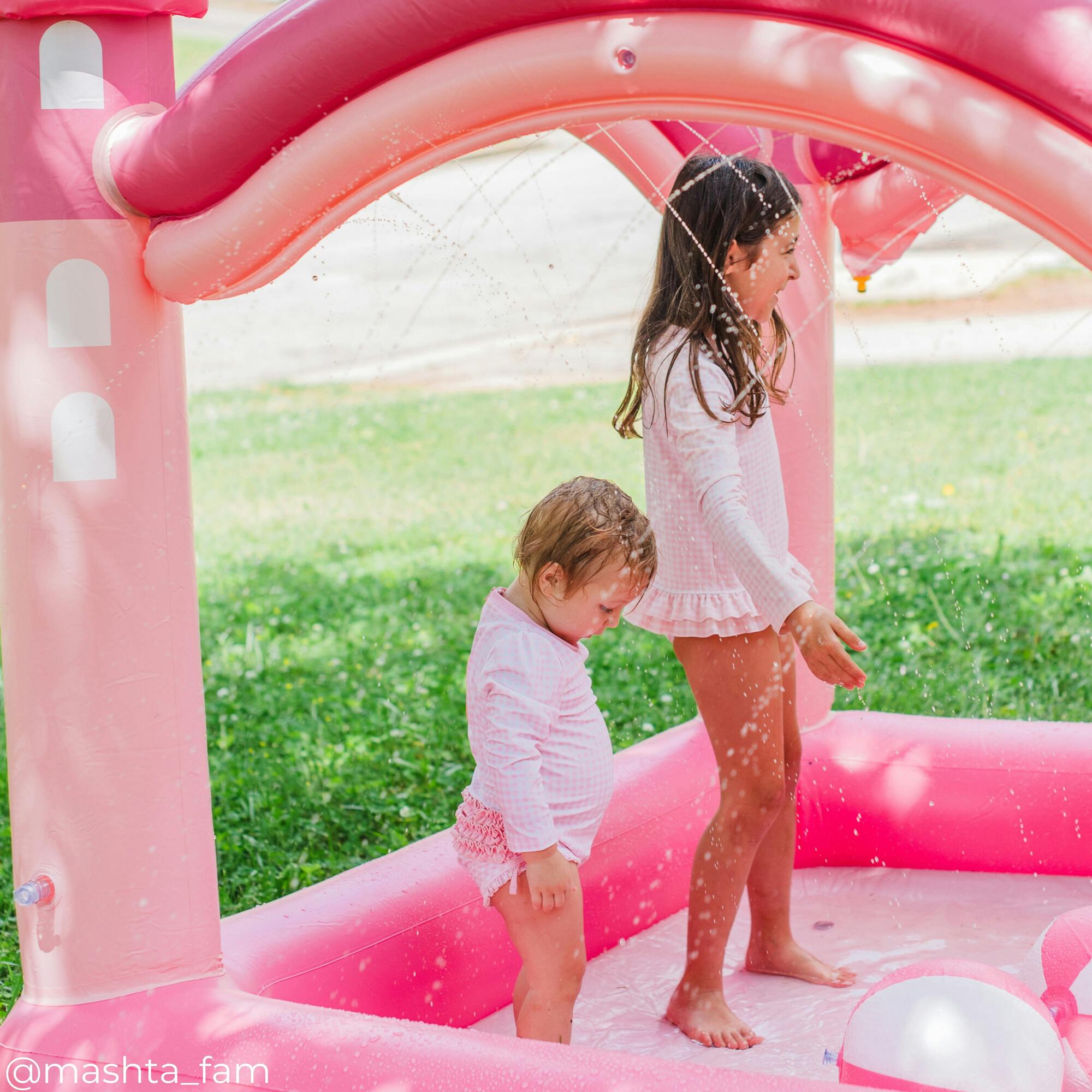 Water Fun Inflatable Castle Kiddie Pool & Sprinkler Play Center With Pump & Beach Balls