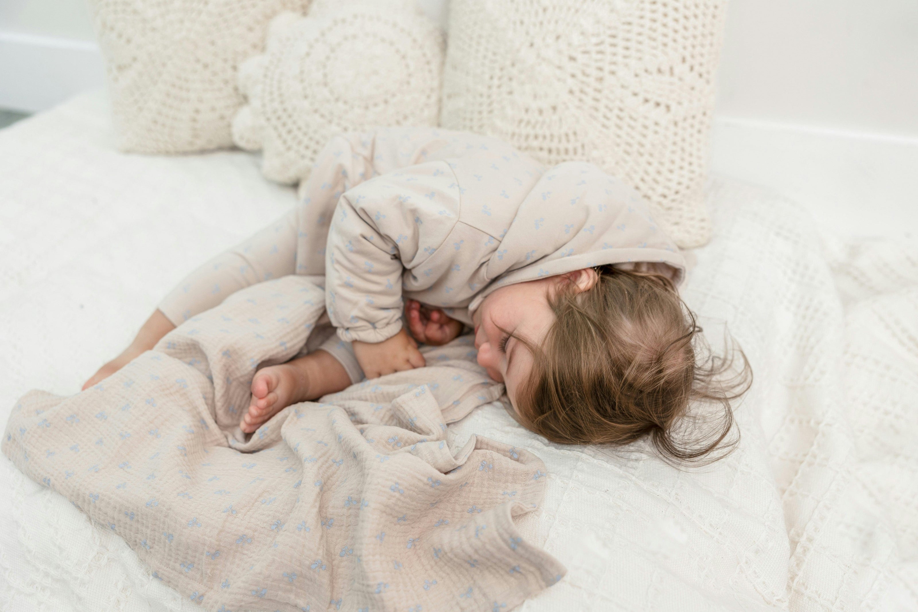 Raddish Print Swaddle Blue/Biscuit