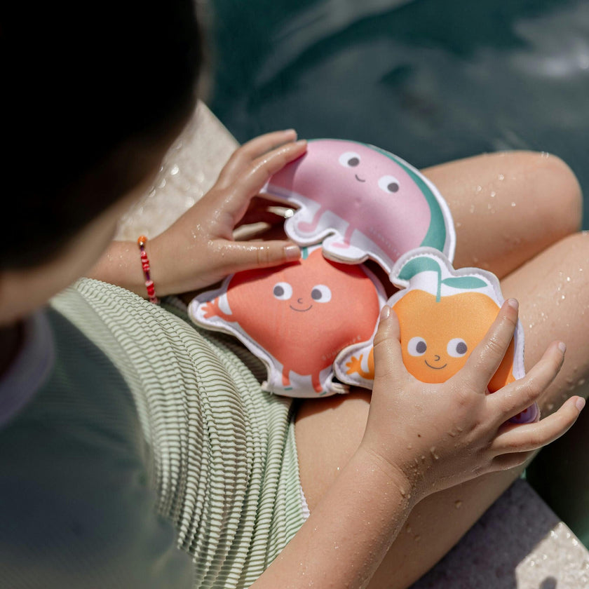 Dive Buddies: Poppy the Peach