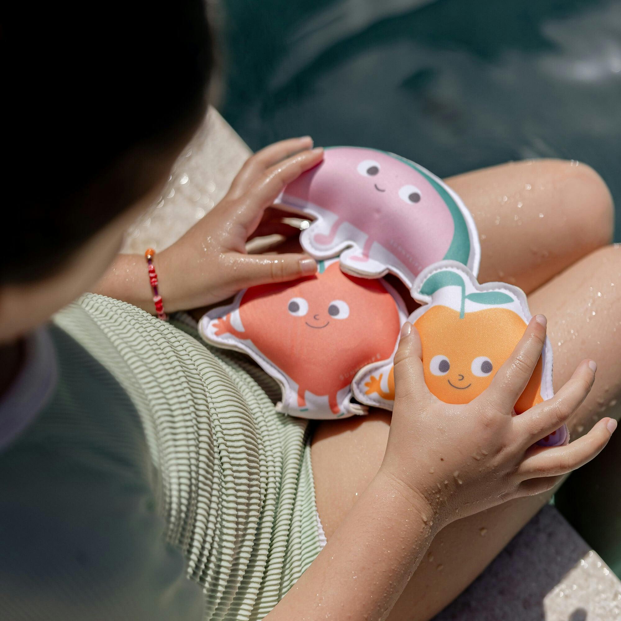 Dive Buddies: Poppy the Peach