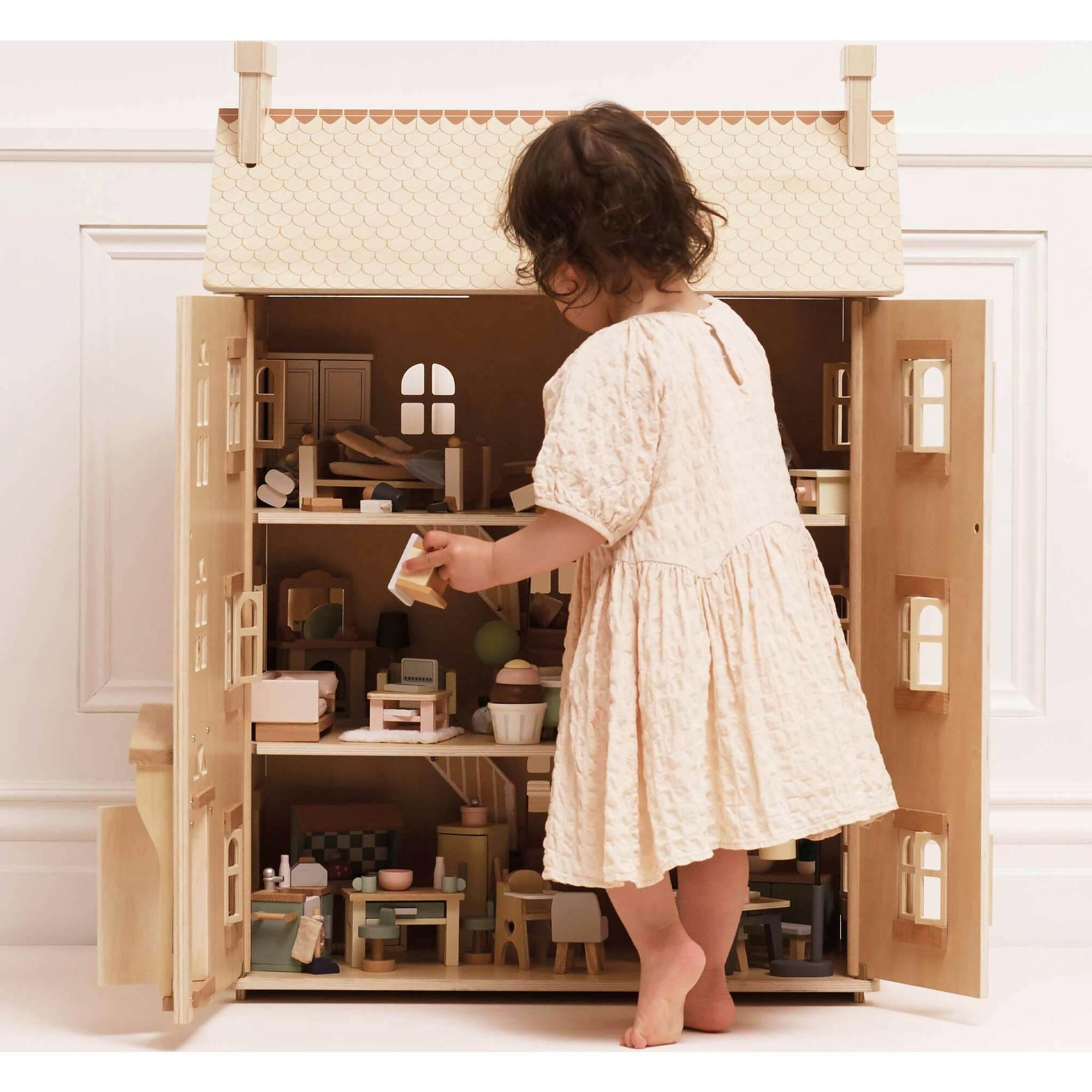 Grand Natural Wood Dolls House