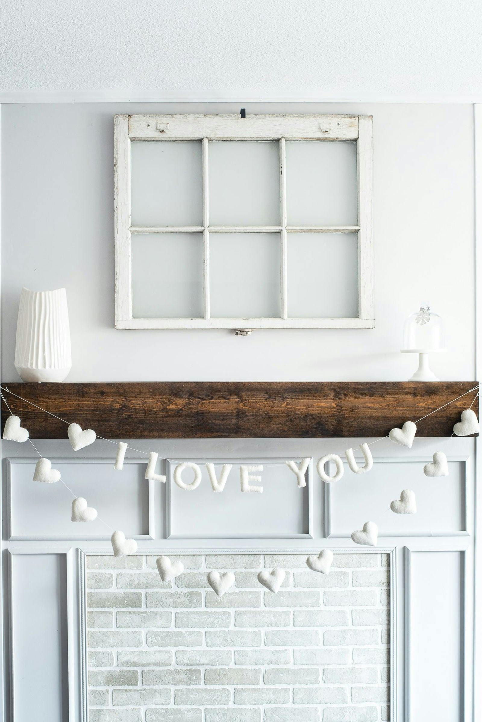 I Love You Garland (White)