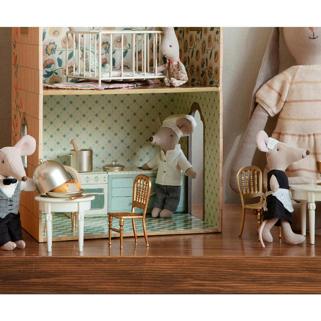 Gold Chair, Mouse