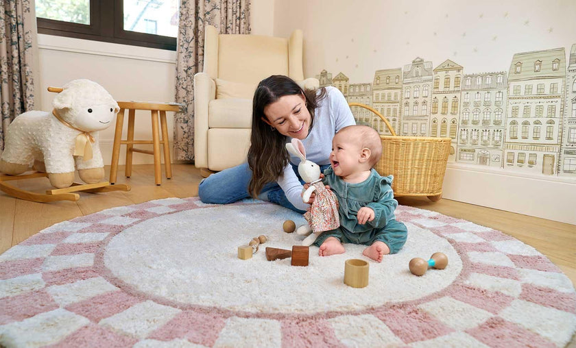 Checkered Charm Washable Round Organic Cotton Rug