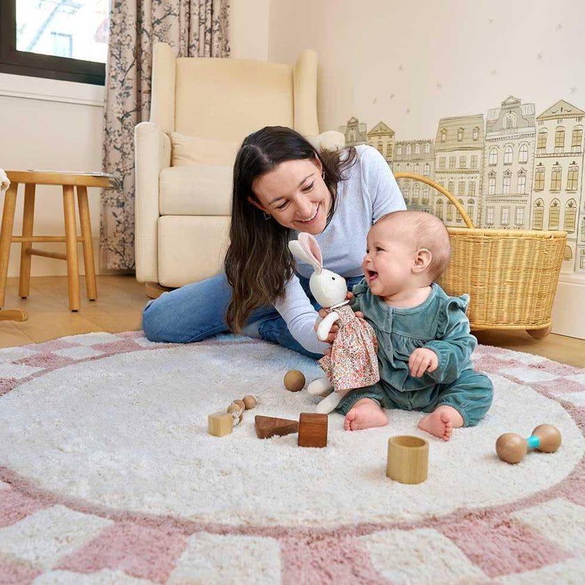 Checkered Charm Washable Round Organic Cotton Rug