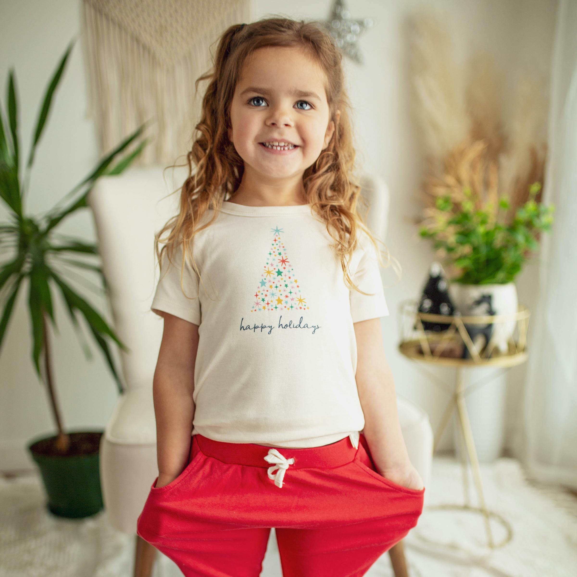 graphic tee | happy holidays tree