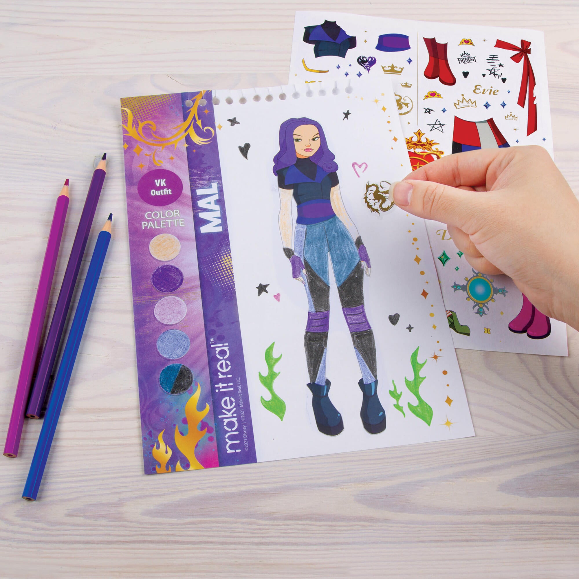 Disney Descendants Royal Wedding: Light Table & Sketchbook
