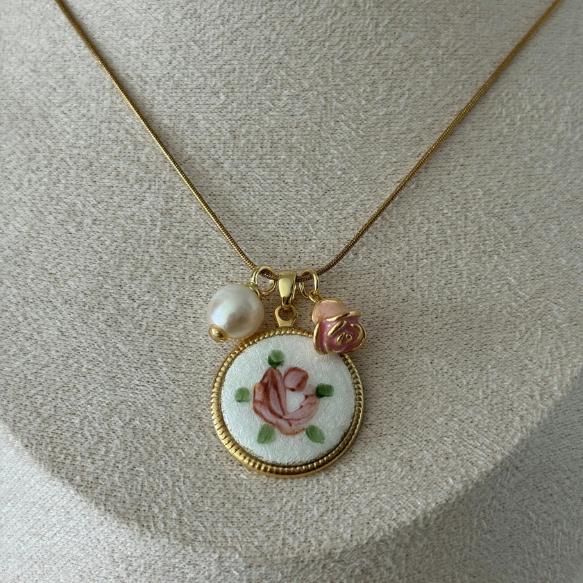Elisa Pendant Necklace