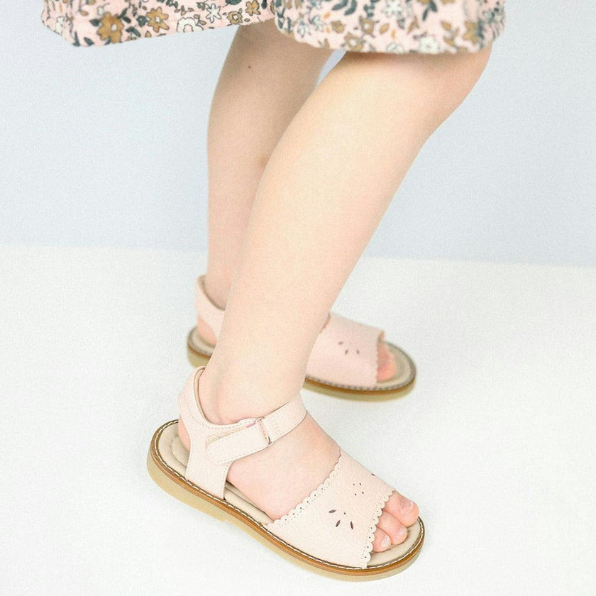 Classic Scallop Sandal | Pink Leather