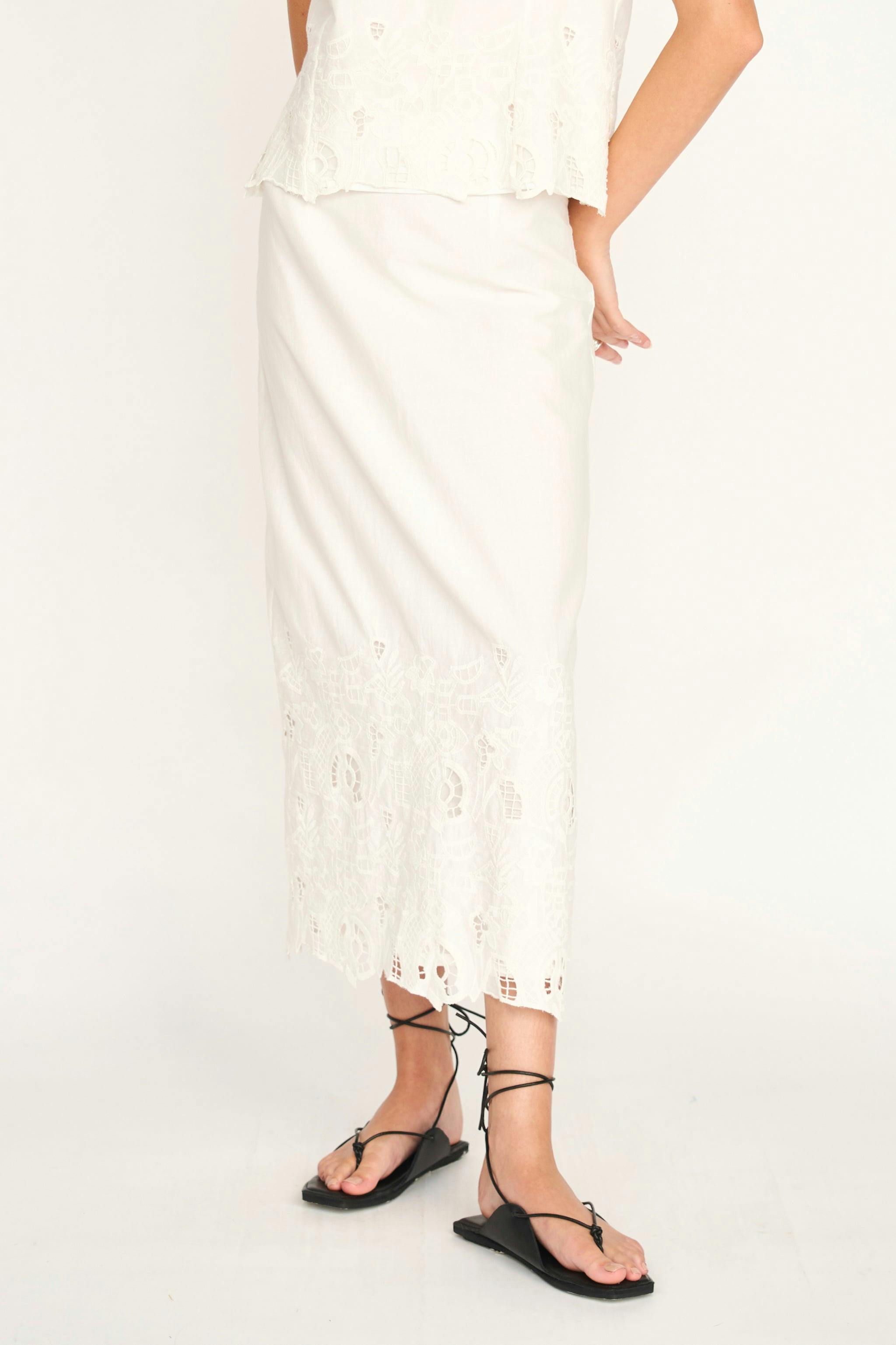Lombok Skirt in White Embroidered Deco