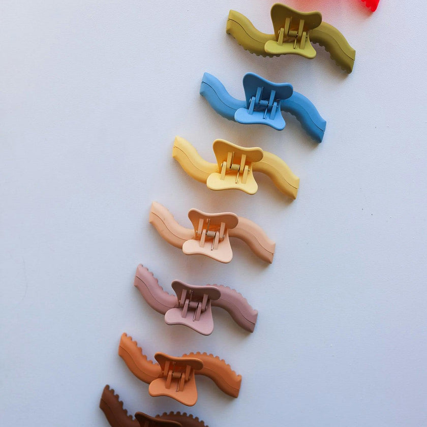KAXI WAVY MIDI HOLD EVERYTHING CLAW