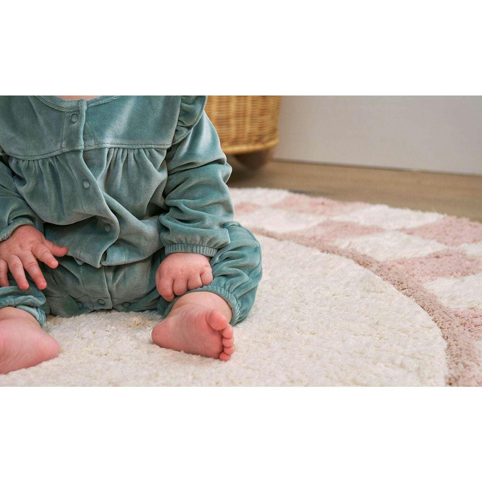 Checkered Charm Washable Round Organic Cotton Rug