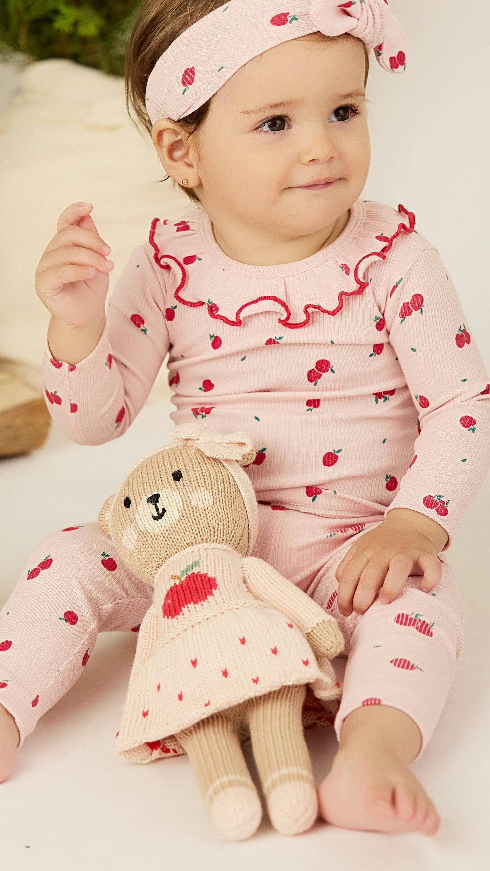 Emma the bear with apple 11