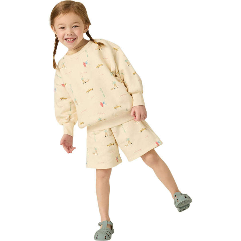 Organic Weekend Shorts in City Scenes