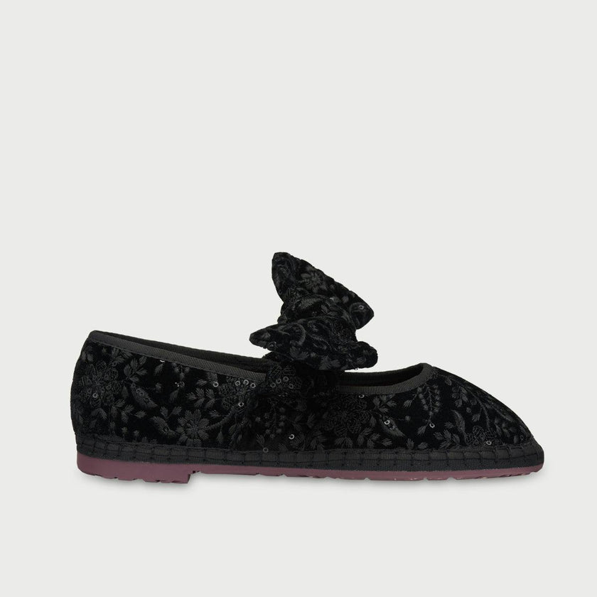 Lyra Sylva Black