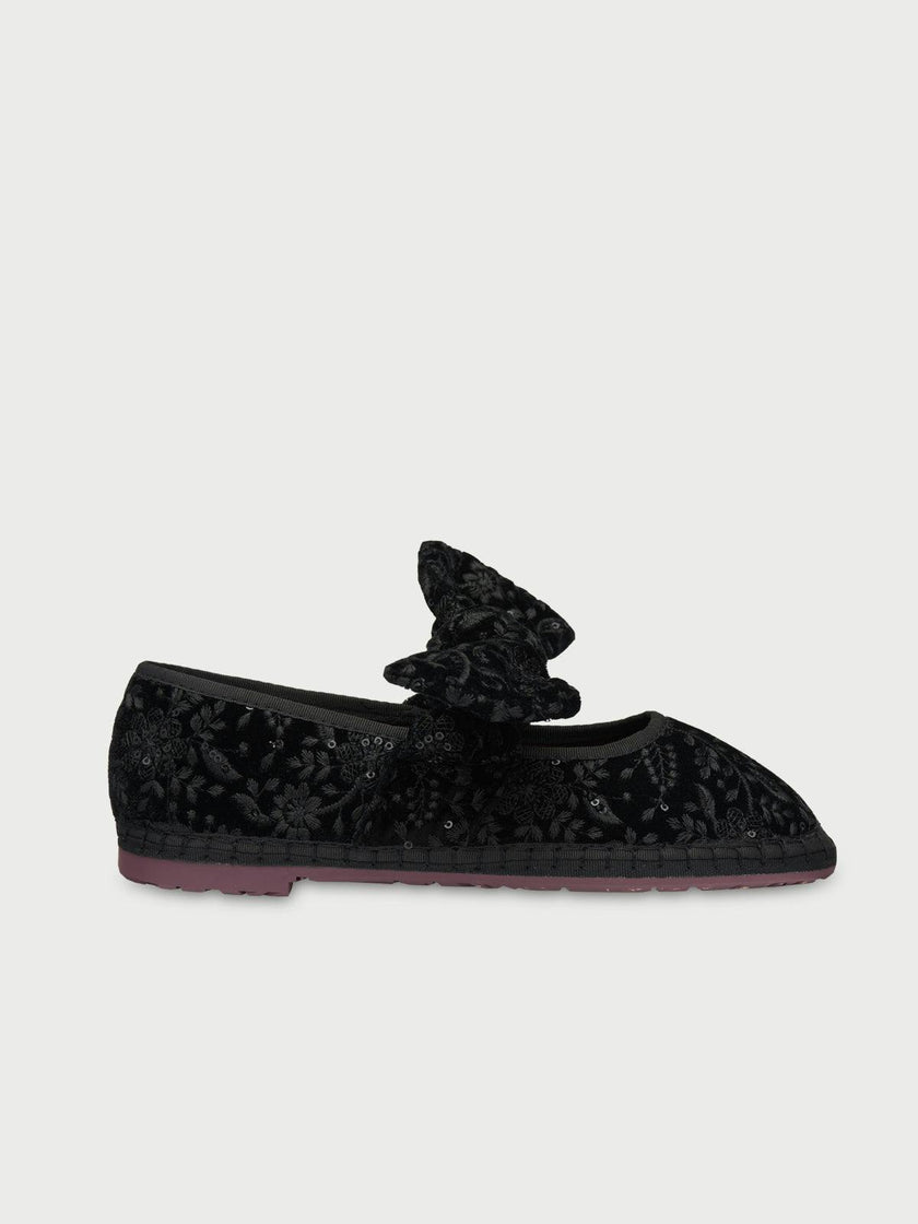 Lyra Sylva Black
