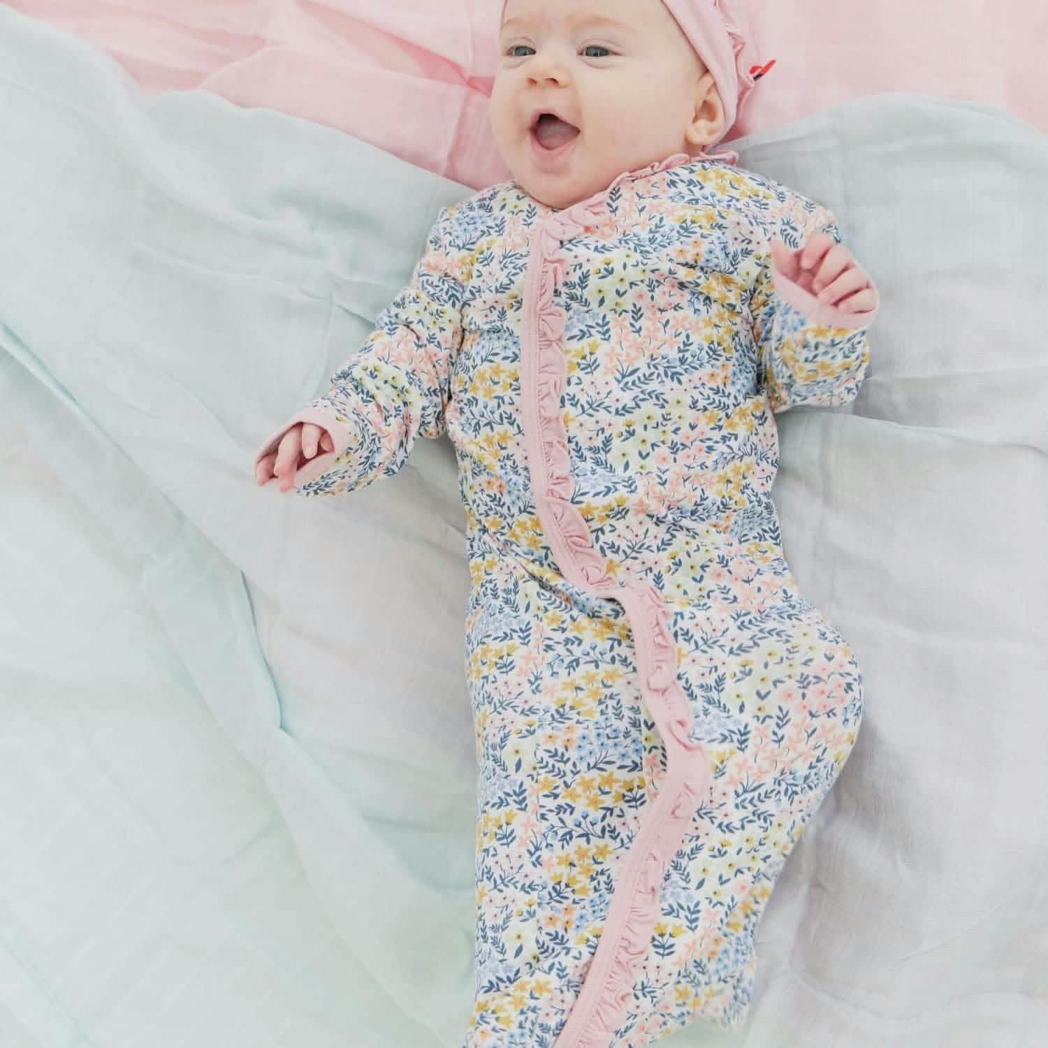 Magnetic Gown & Hat Set with Ruffle