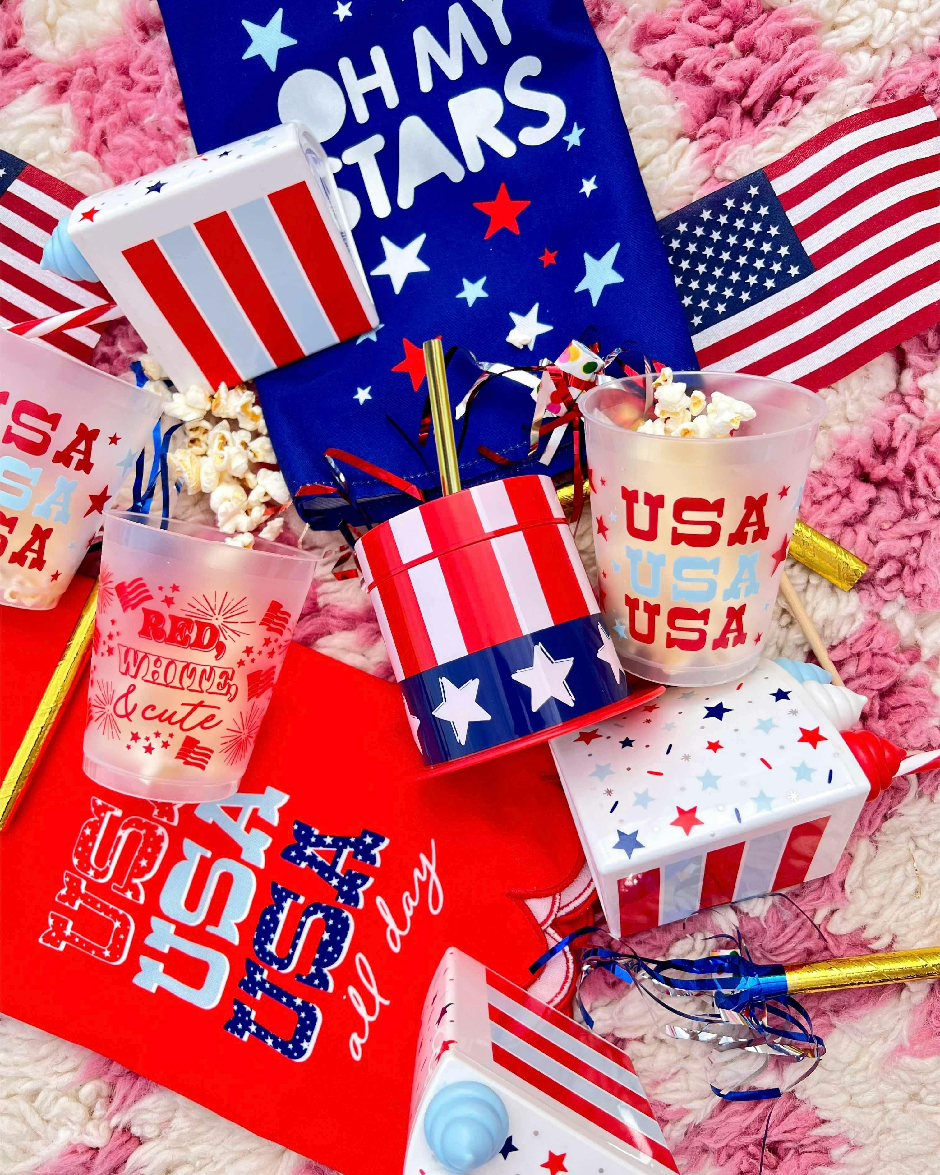 Packed Party Hats Off to the USA Patriotic Uncle Sam Top Hat Sippers - 14 oz Novelty 4th of July Cups with Gold Plastic Straws and Leak-Proof Lids