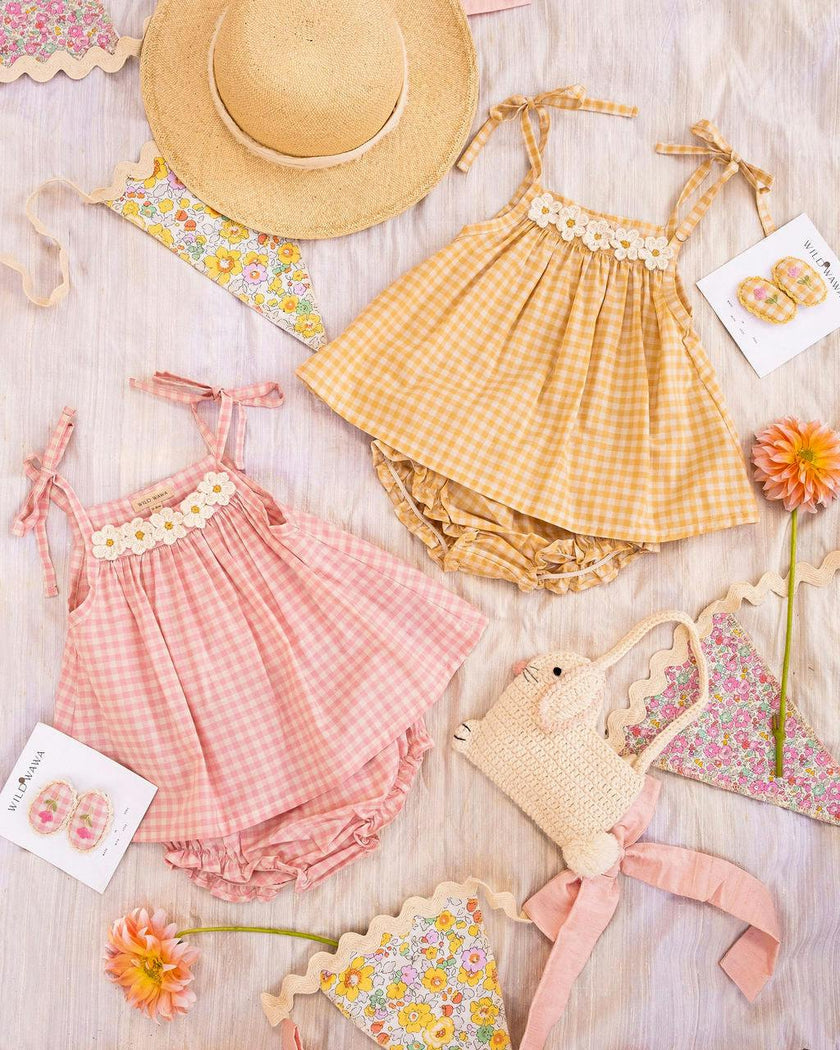 Crochet Daisy Set in Pink Gingham
