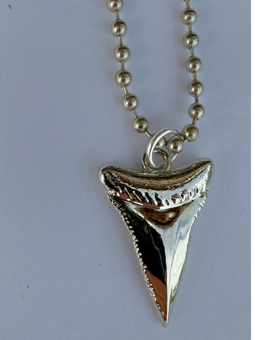 SILVER SHARK TOOTH NECKLACE