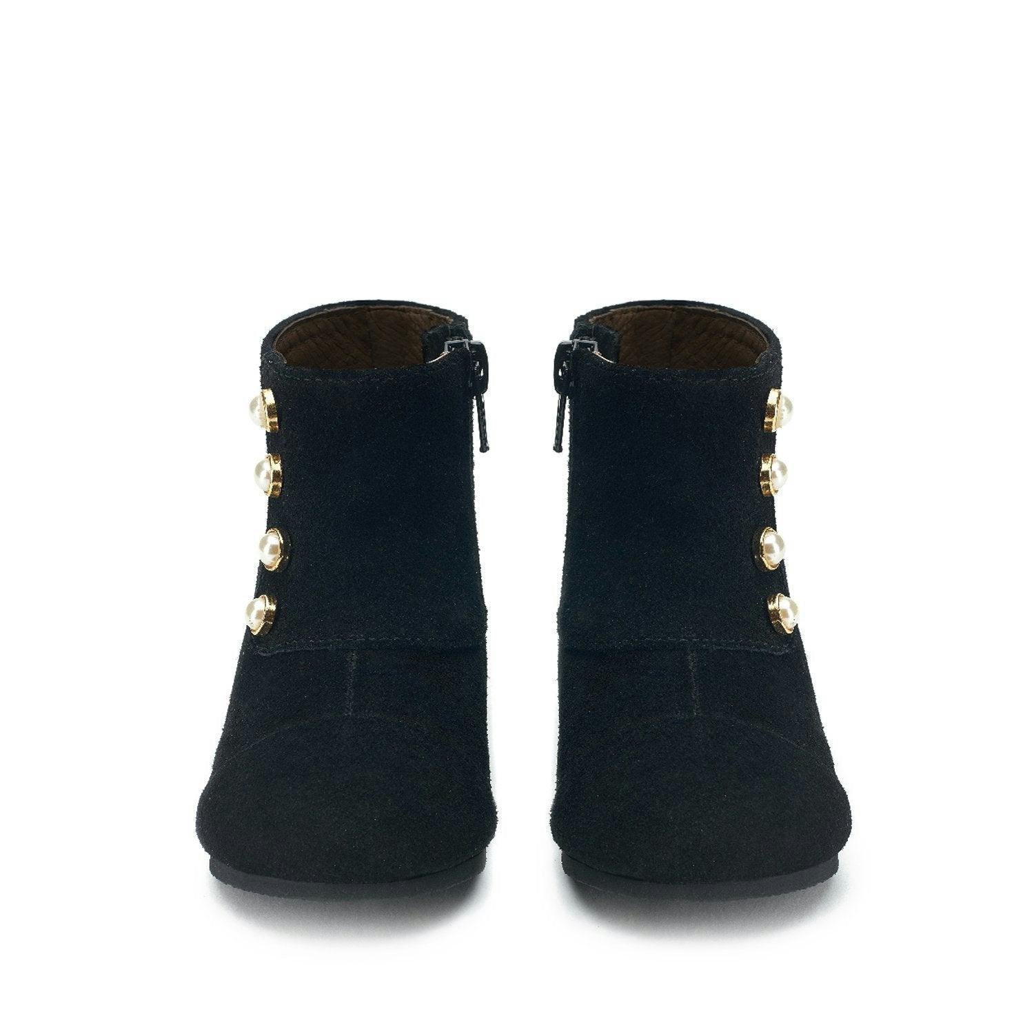 Natalie Boot, Black