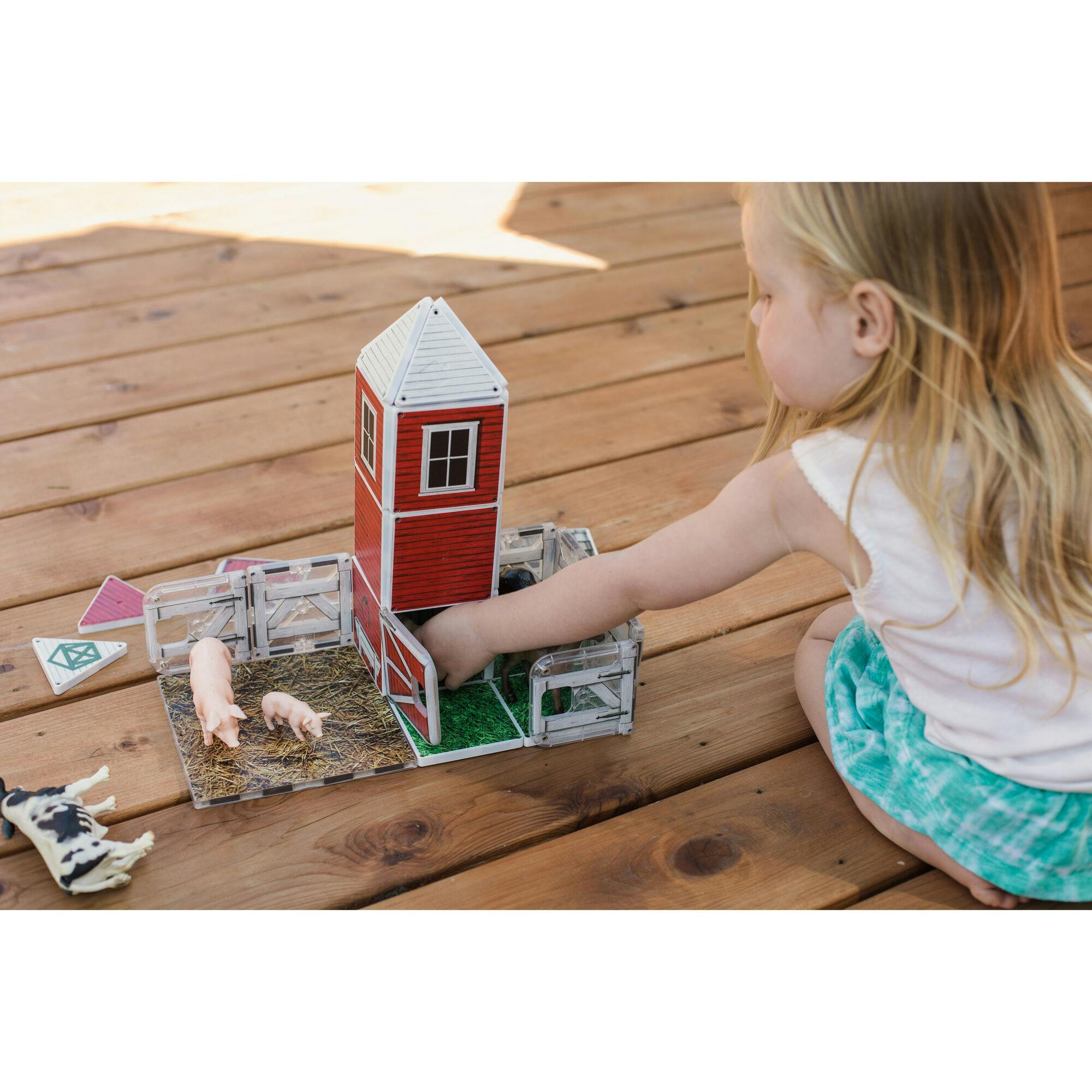 Farmyard Barn Magna-Tiles Structures