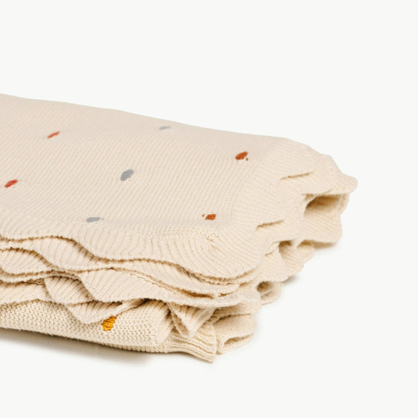 Dotted Scallop Knit Throw