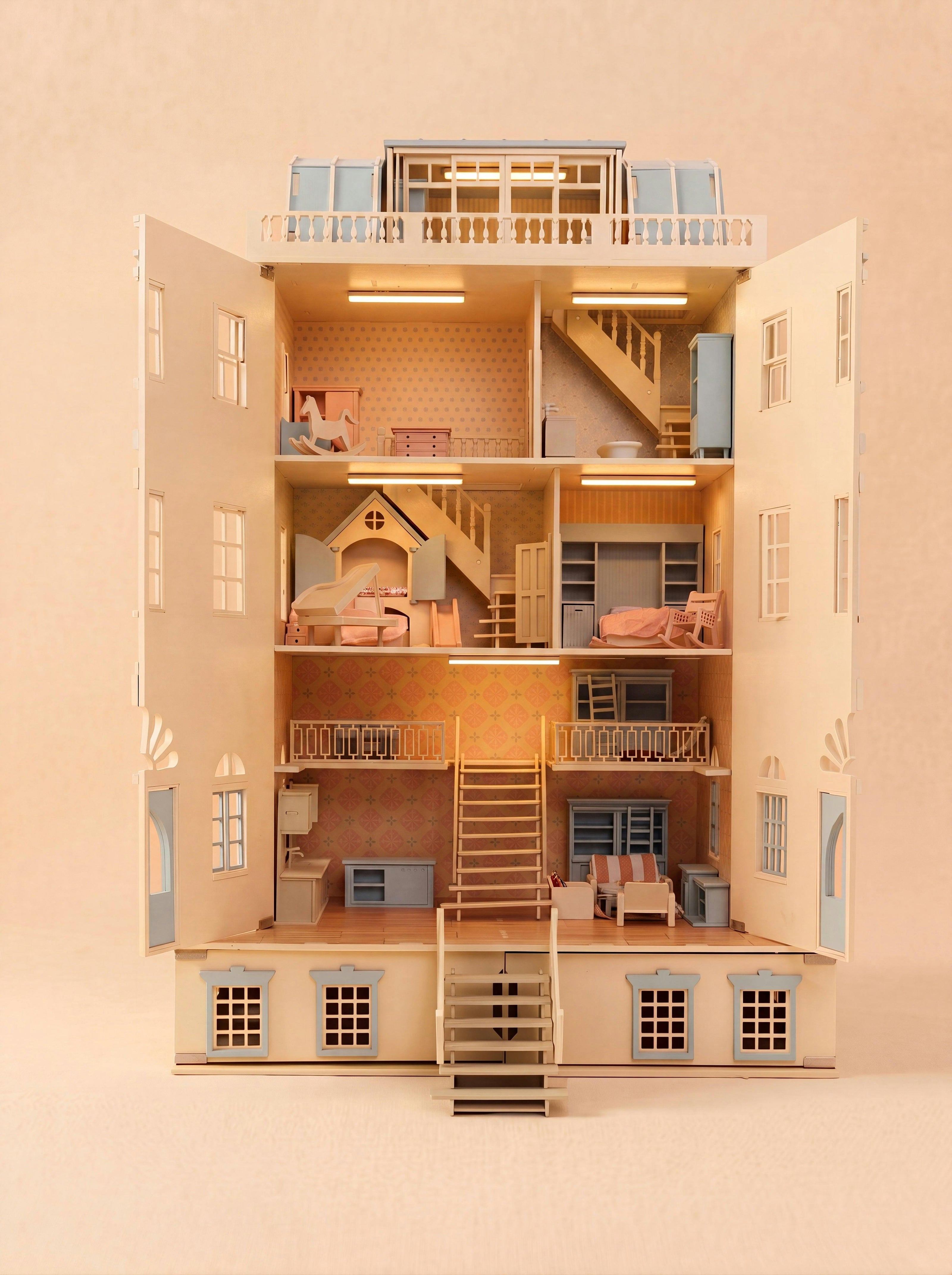 House of New York · The Six-Storey Giant