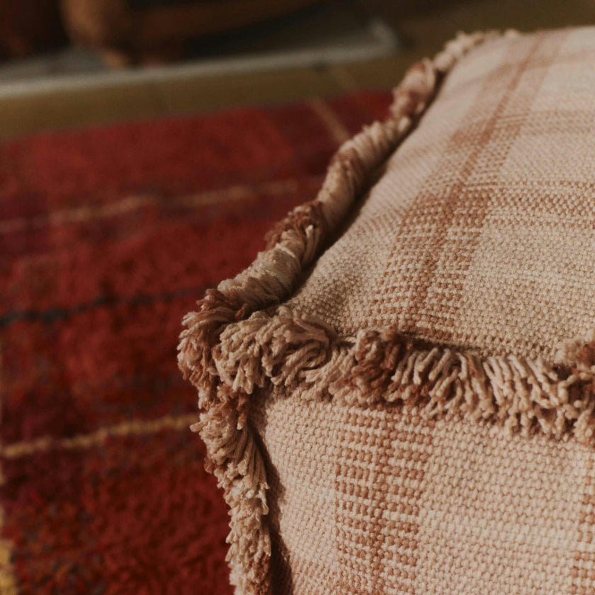 Handloom Pouf Rose