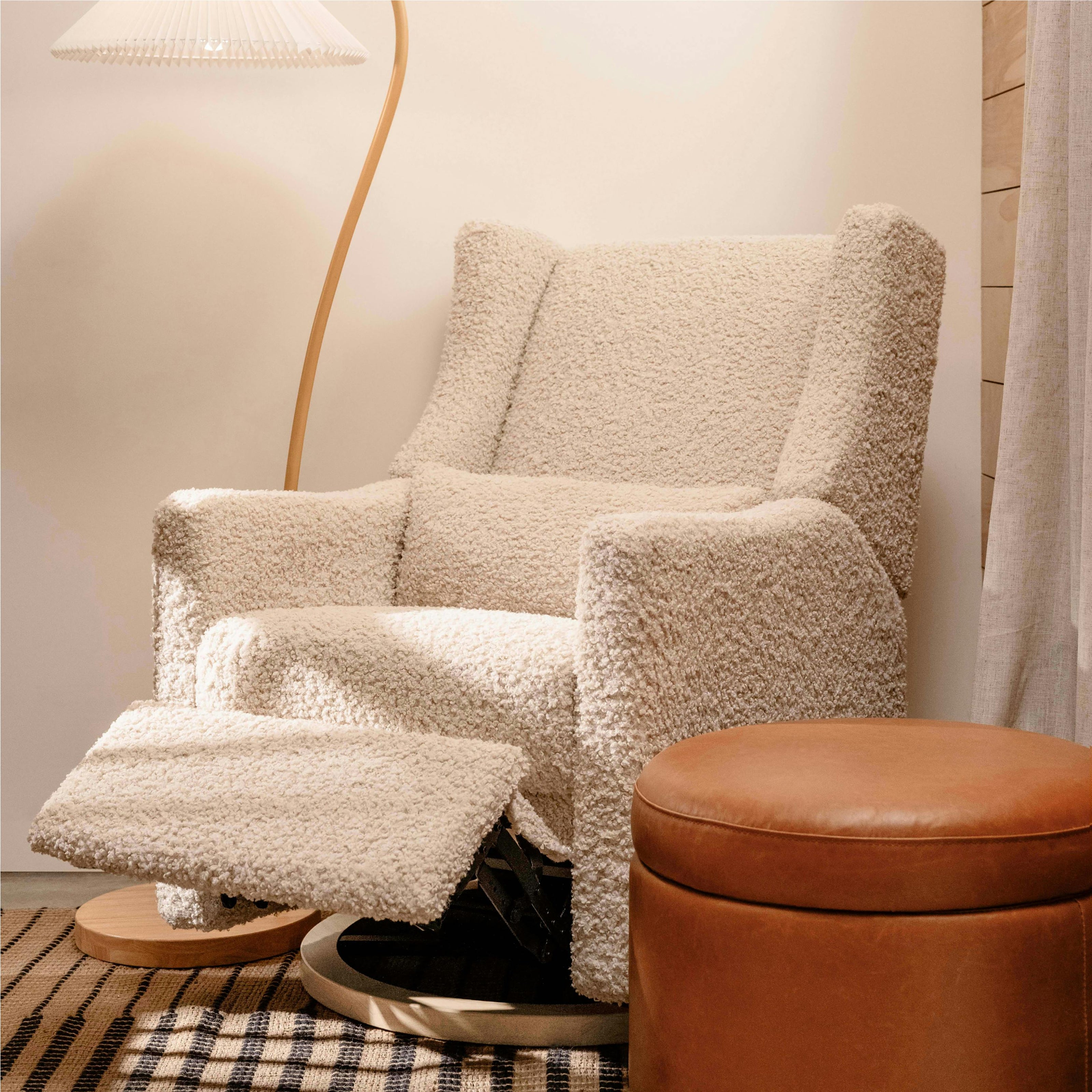 Kiwi Electronic Recliner and Swivel Glider with USB port