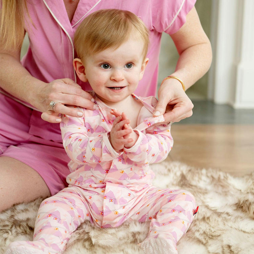 Magnetic Footie PINK APRES CHIC
