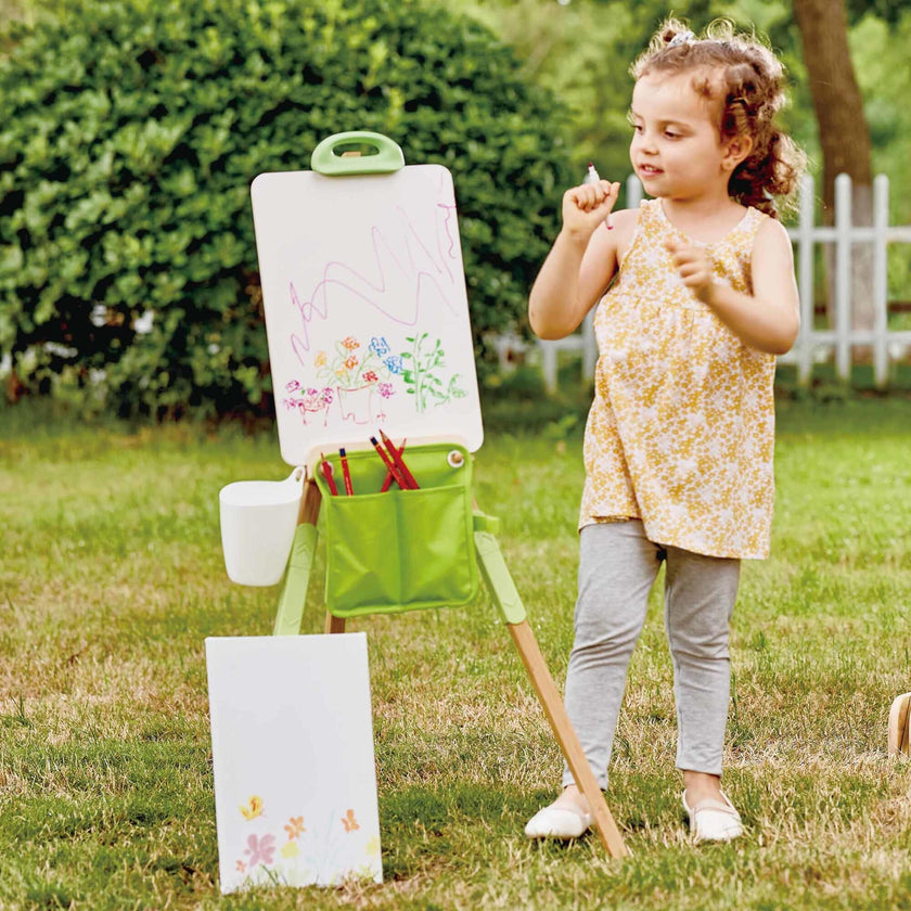 Hape: Portable Bamboo Easel - 14pc