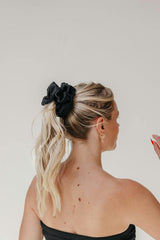 OVERSIZED SCRUNCHIE