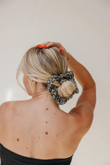 OVERSIZED SCRUNCHIE