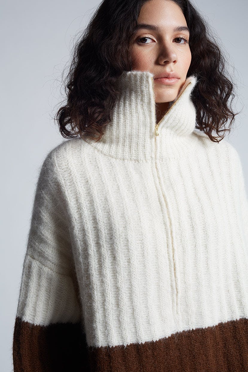 UMA COLOR-BLOCK PONCHO