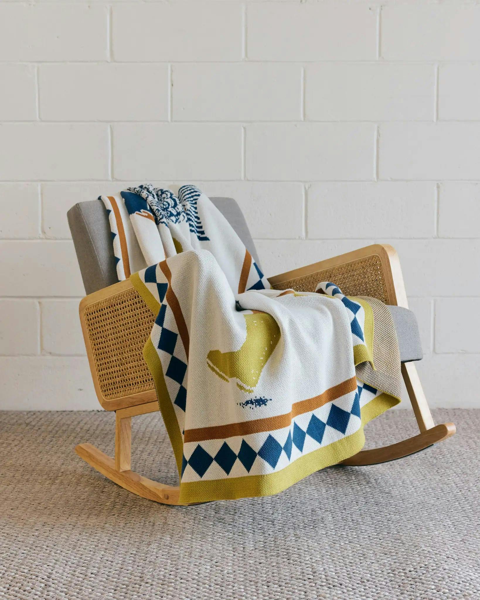Un Beau Poisson Knit Blanket