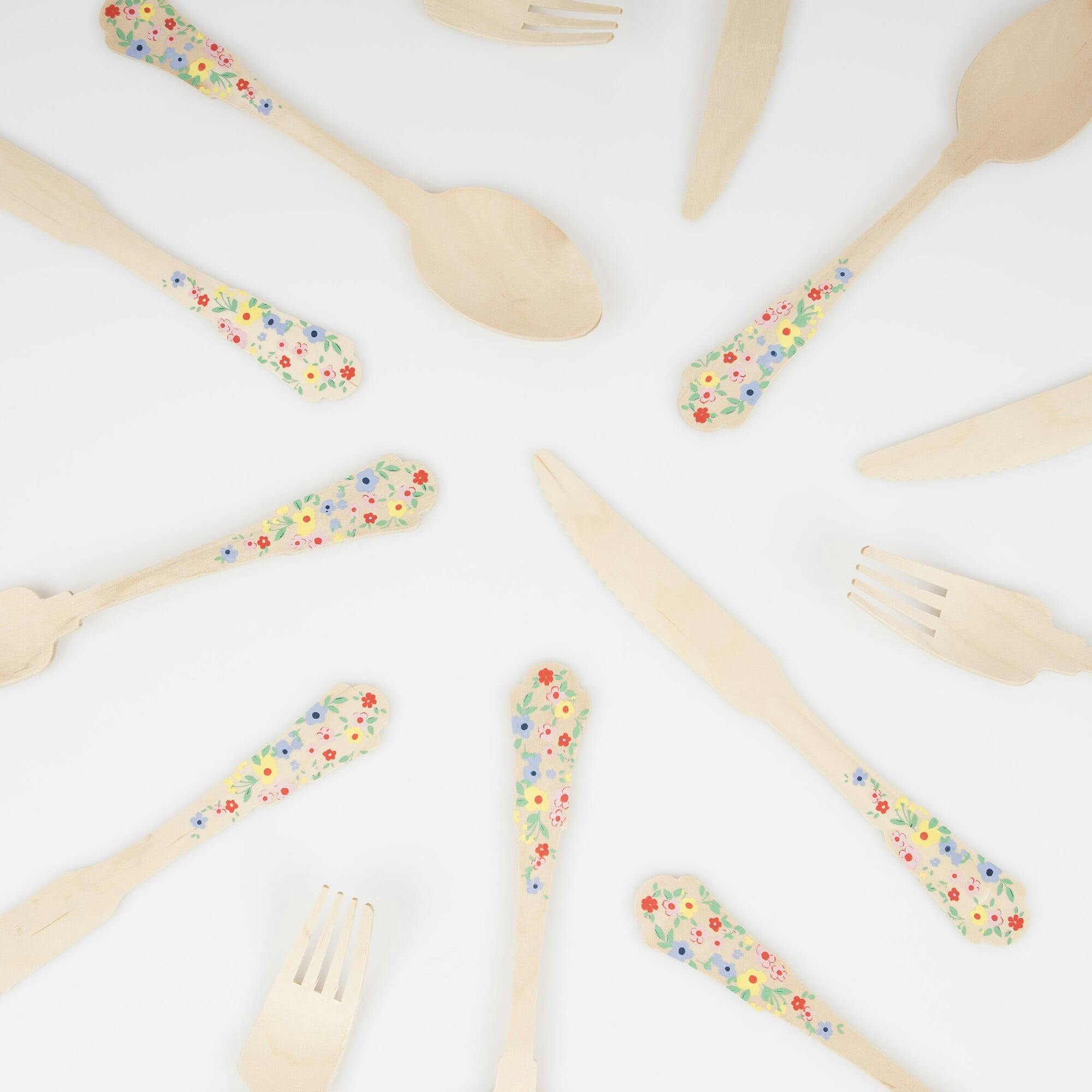 Elegant Floral Wooden Cutlery Set