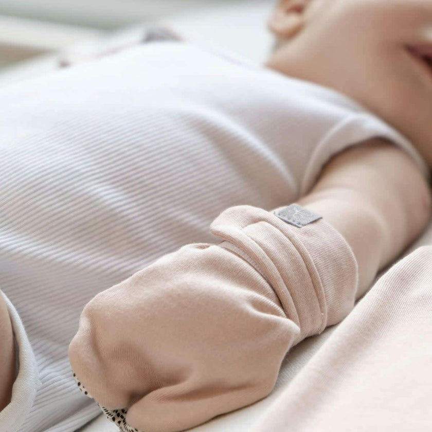 PREEMIE STAY ON MITTS | ROSE