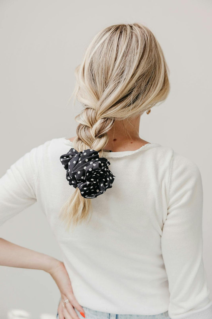 OVERSIZED SCRUNCHIE