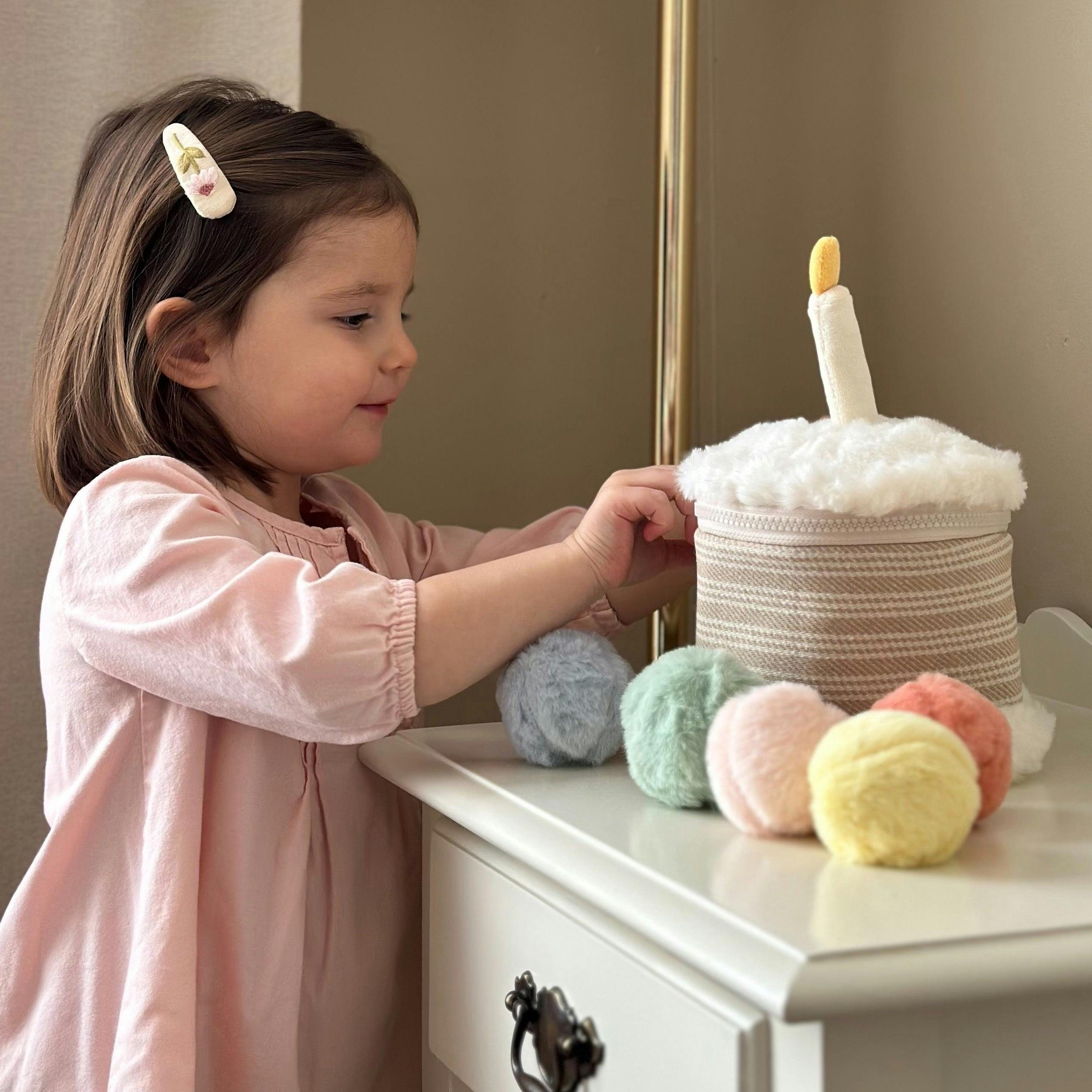 CAKE & TOSS CELEBRATION BIN