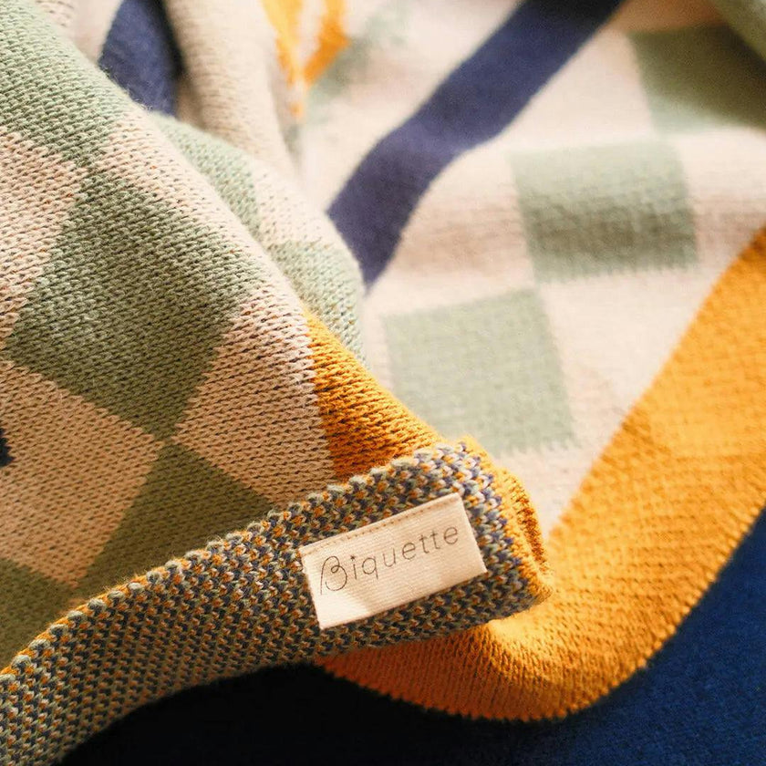 Un Beau Poisson Knit Blanket