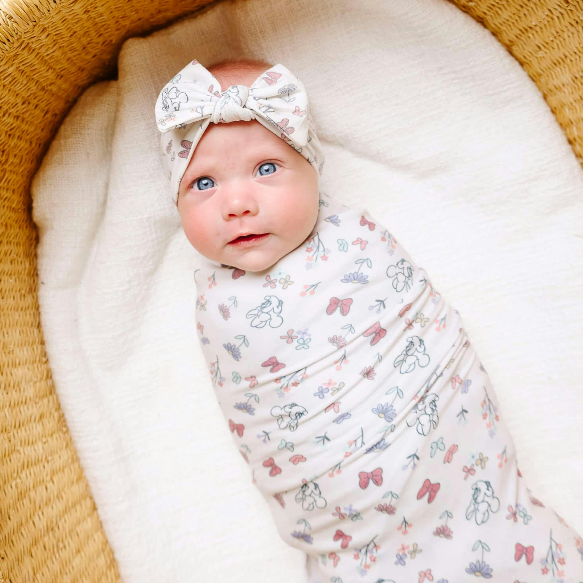 Knit Swaddle Blanket - Minnie Mouse's Bowquet